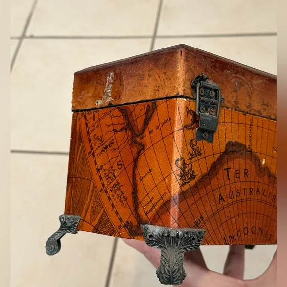 Antique chest - Picture 10 of 15